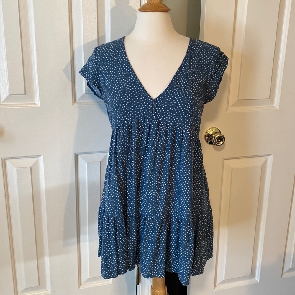 Women’s Size Small Floral Tiered Dress with V-Neck and Buttons